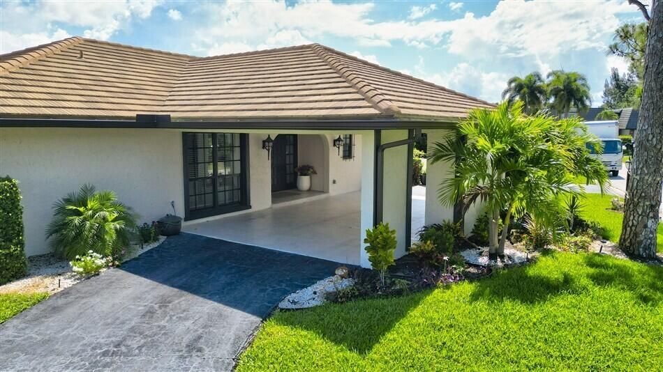 429 Pine Villa Dr Lake Worth, FL 33462