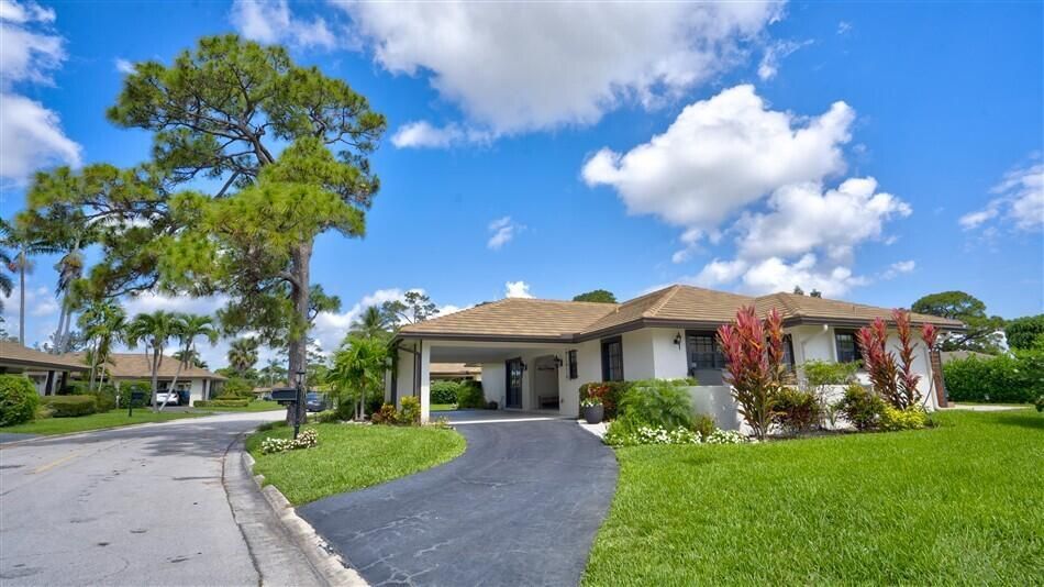 429 Pine Villa Dr Lake Worth, FL 33462