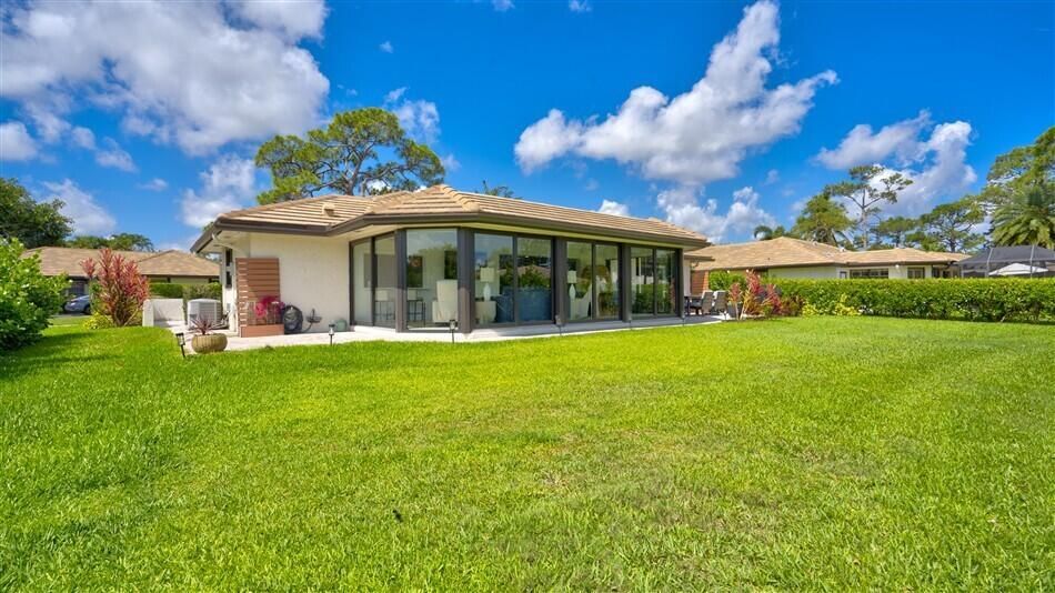 429 Pine Villa Dr Lake Worth, FL 33462