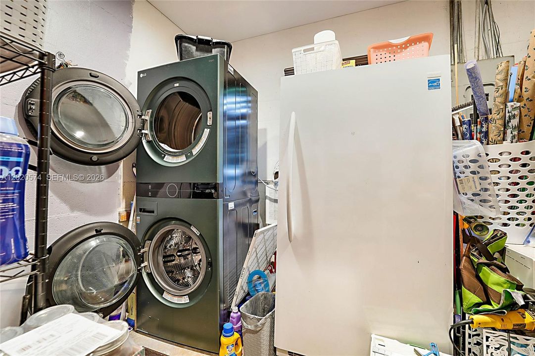 На продажу: $425,000 (3 спален, 1 ванн, 972 Квадратных фут)