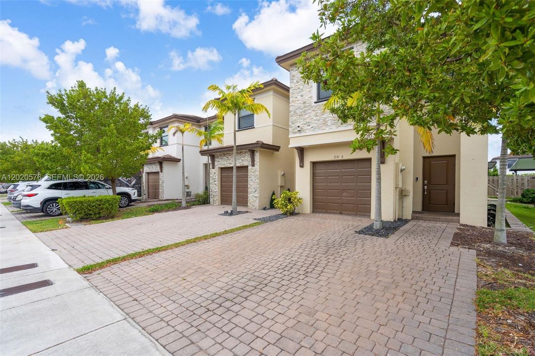 For Sale: $475,000 (3 beds, 2 baths, 1872 Square Feet)