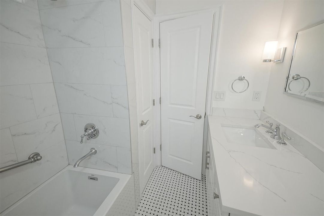 Bathroom 2 with Tub-Shower