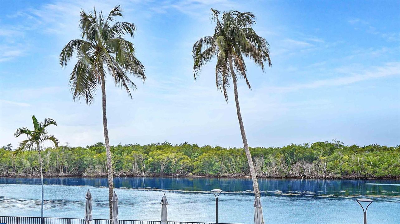 spa-style-outdoor-amenities-oceanfront-e