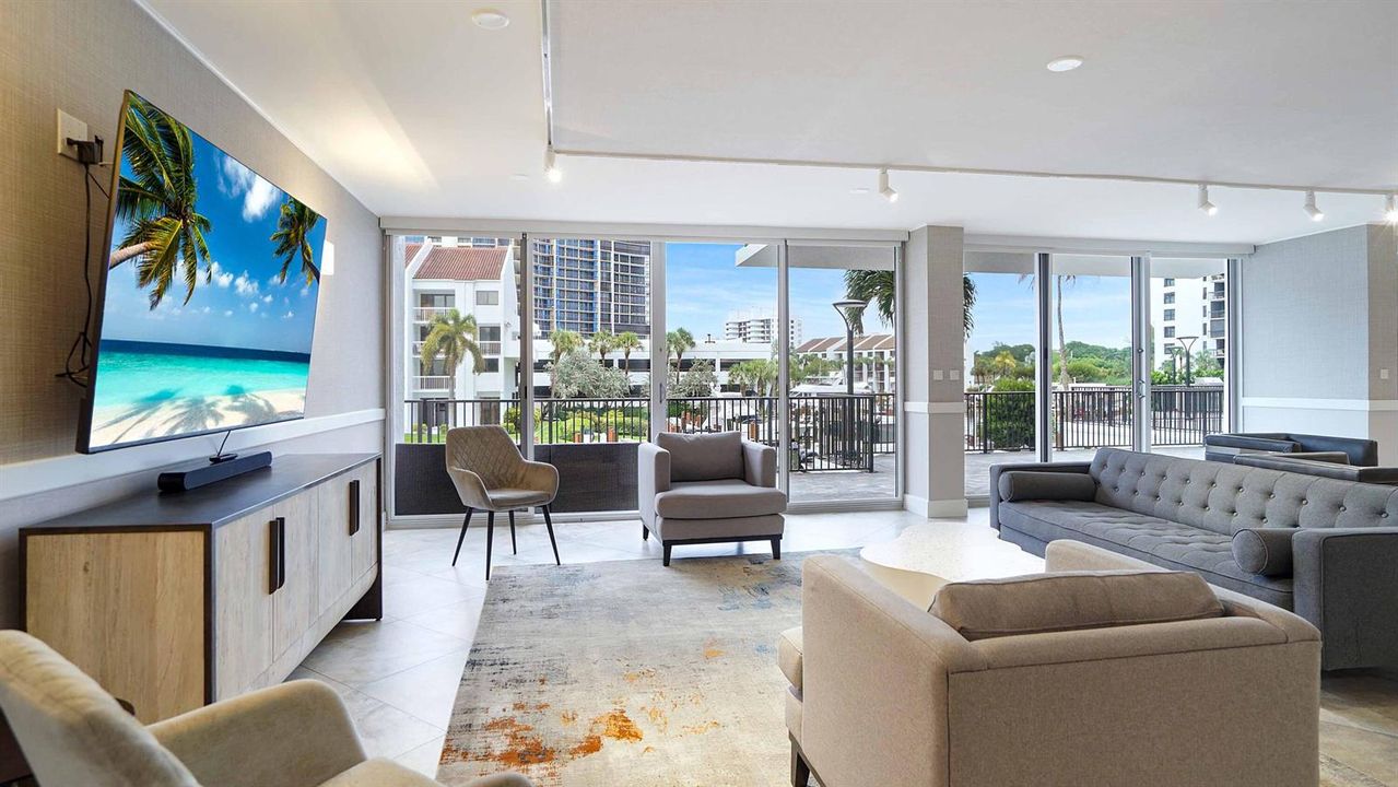 luxury-waterfront-amenities-between-boca
