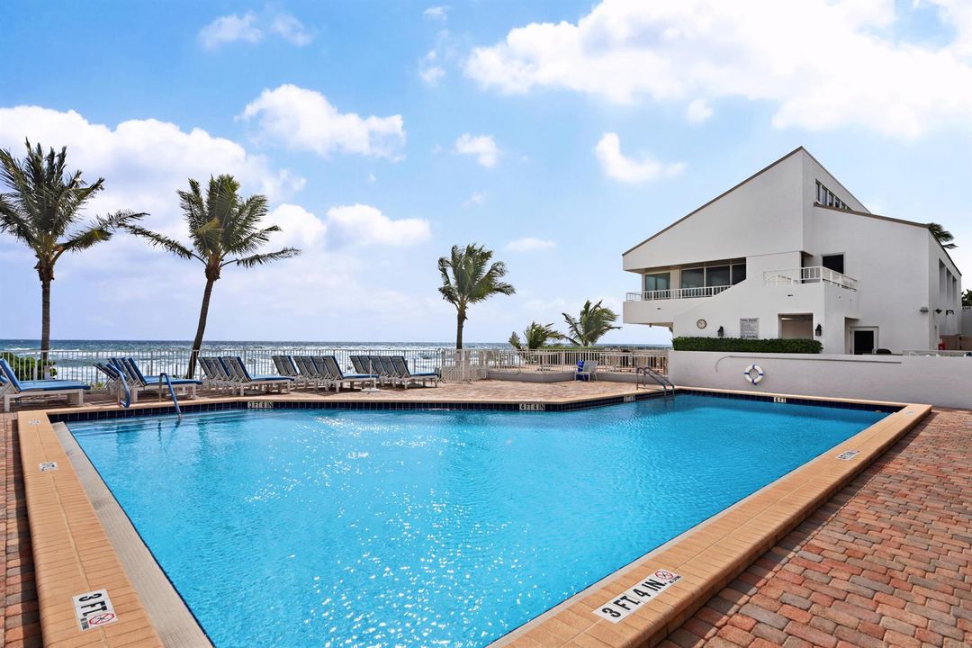 OCEAN POOL SIDE