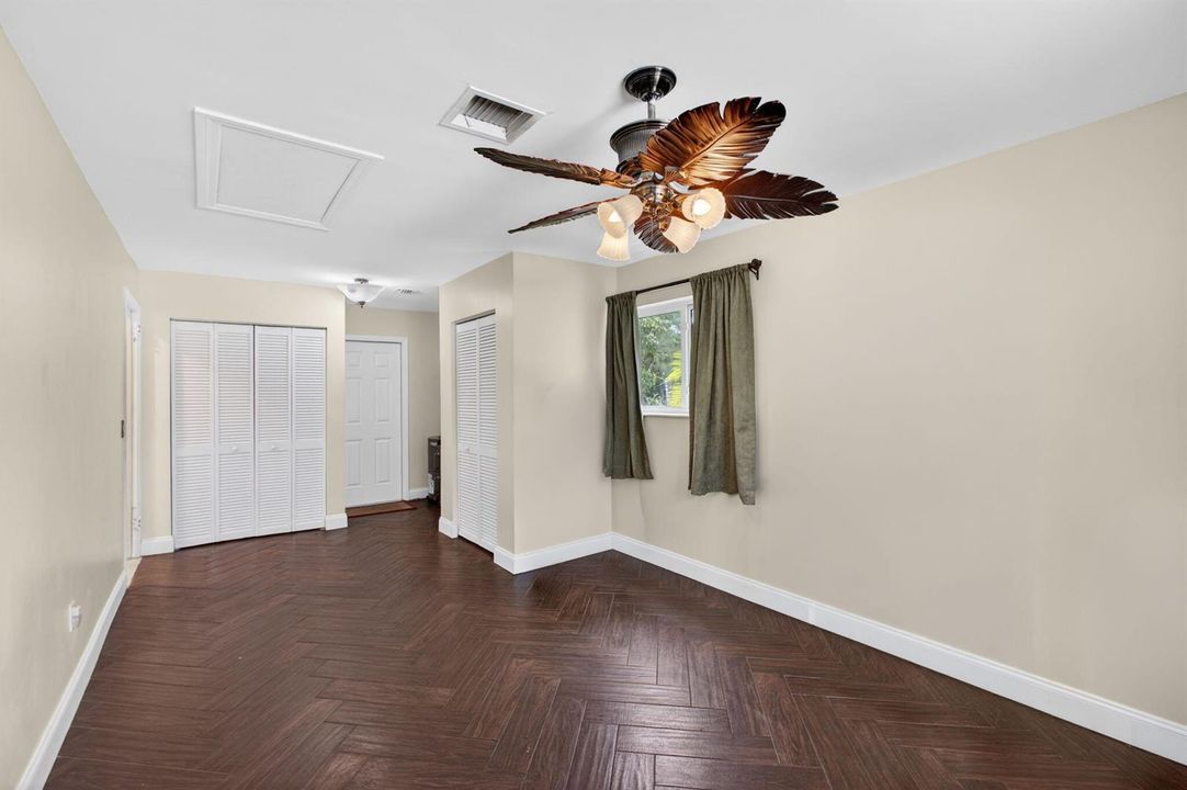 Flex Room virtually removed boxes