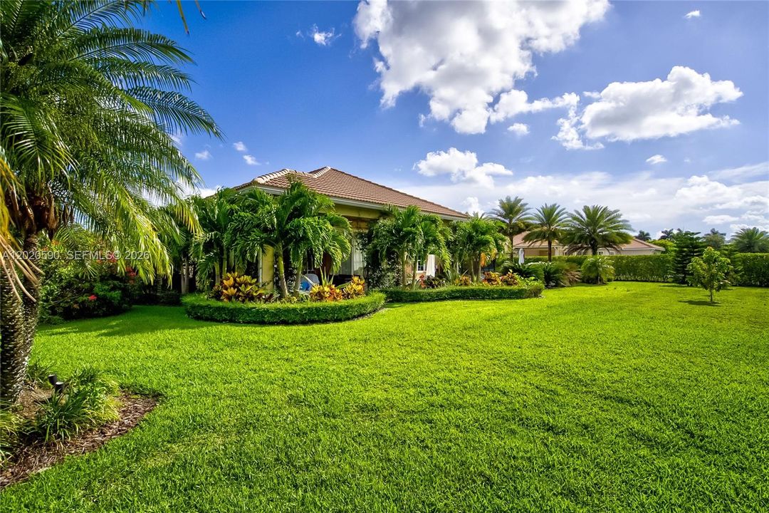 For Sale: $2,199,000 (5 beds, 4 baths, 4104 Square Feet)