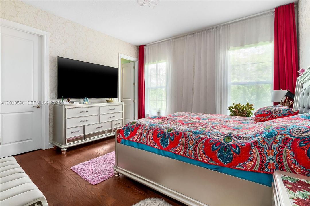 For Sale: $2,199,000 (5 beds, 4 baths, 4104 Square Feet)