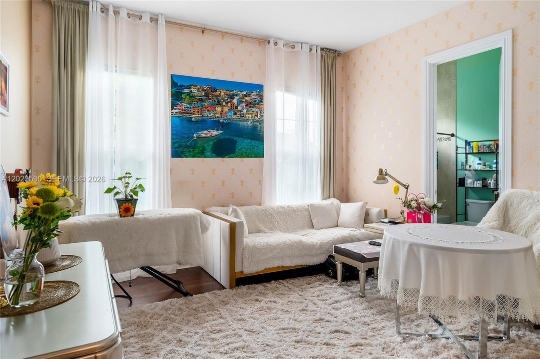 For Sale: $2,199,000 (5 beds, 4 baths, 4104 Square Feet)