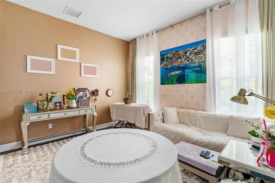 For Sale: $2,199,000 (5 beds, 4 baths, 4104 Square Feet)