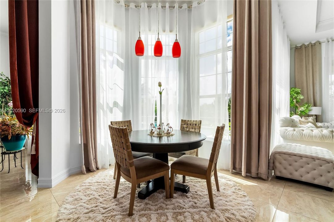 For Sale: $2,199,000 (5 beds, 4 baths, 4104 Square Feet)