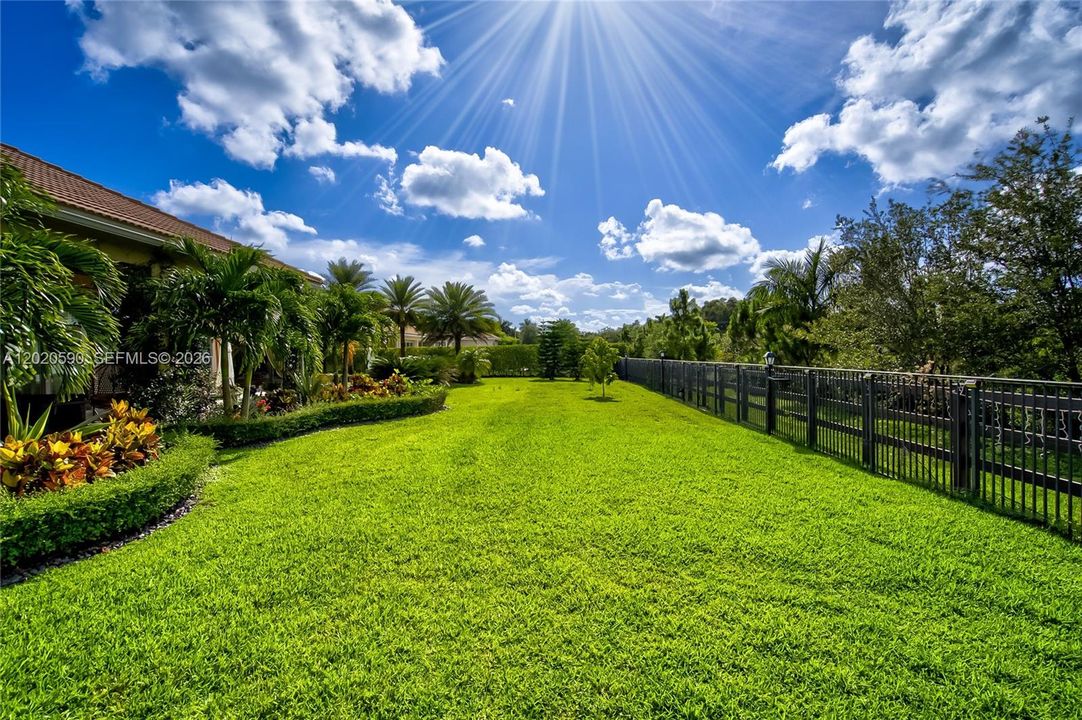 For Sale: $2,199,000 (5 beds, 4 baths, 4104 Square Feet)