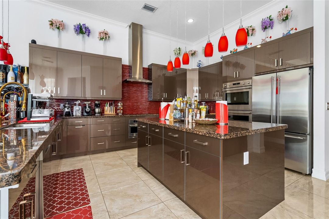 For Sale: $2,199,000 (5 beds, 4 baths, 4104 Square Feet)