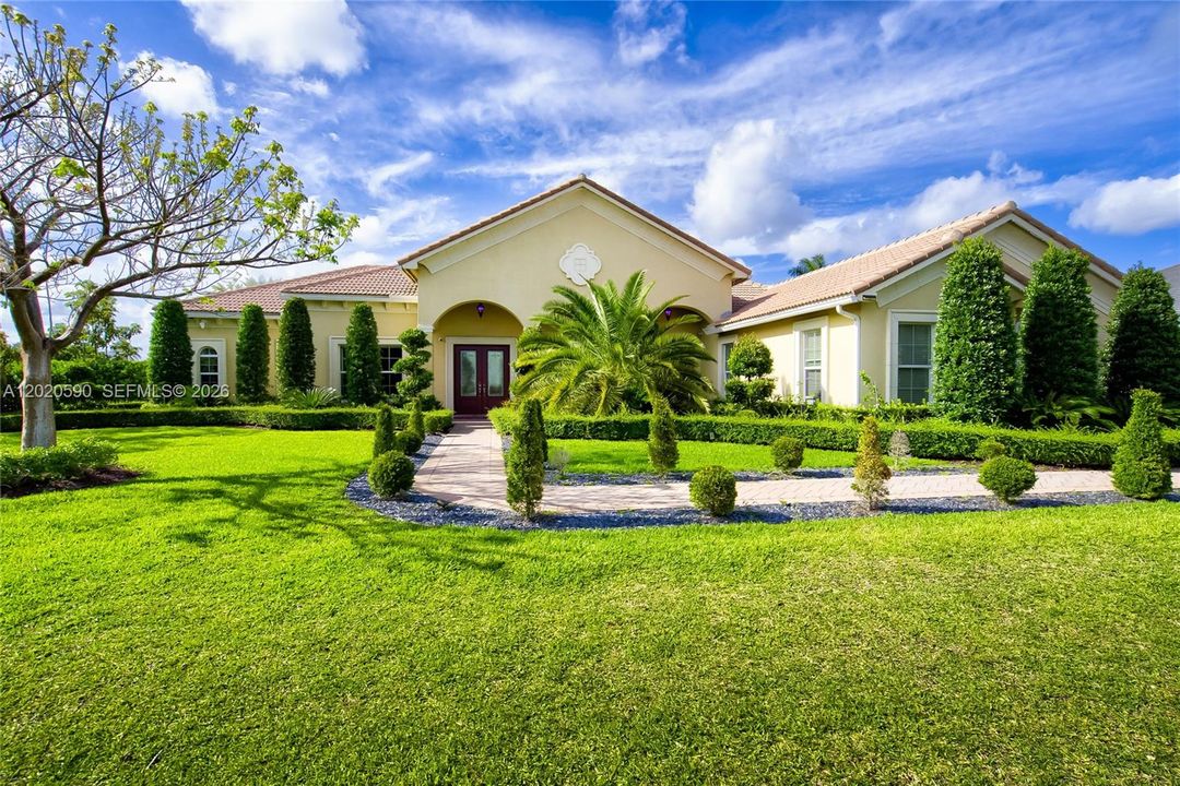 For Sale: $2,199,000 (5 beds, 4 baths, 4104 Square Feet)