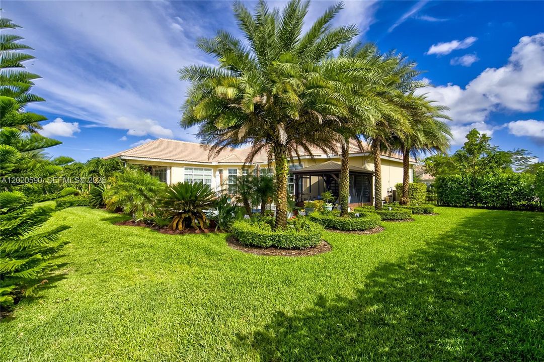 For Sale: $2,199,000 (5 beds, 4 baths, 4104 Square Feet)