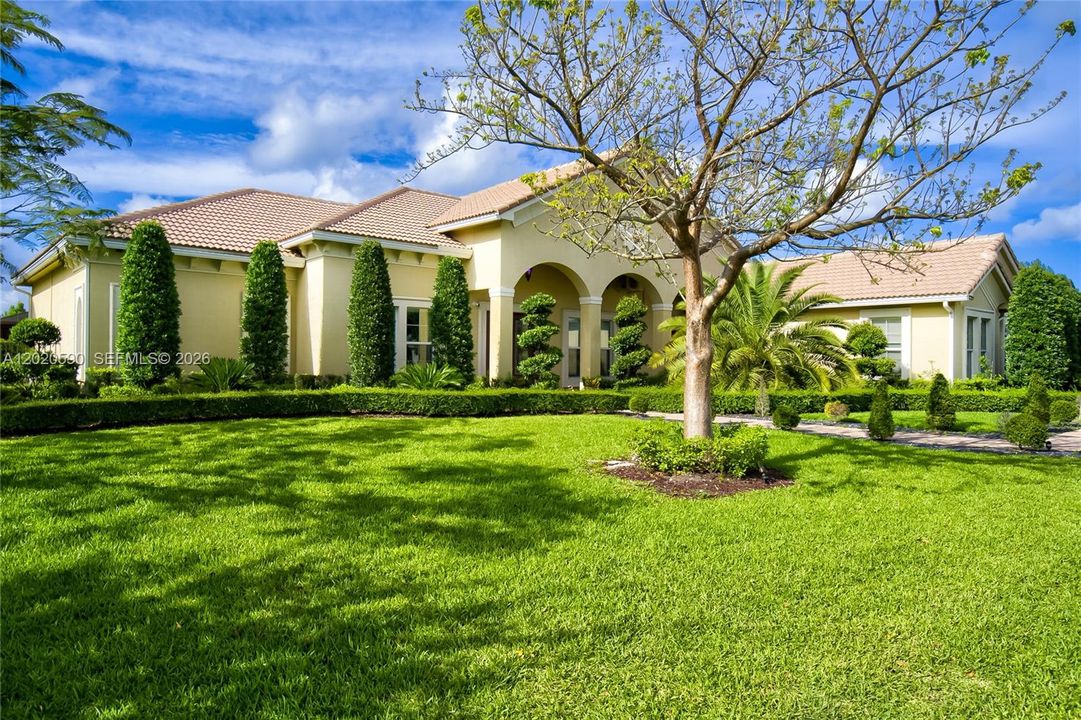 For Sale: $2,199,000 (5 beds, 4 baths, 4104 Square Feet)