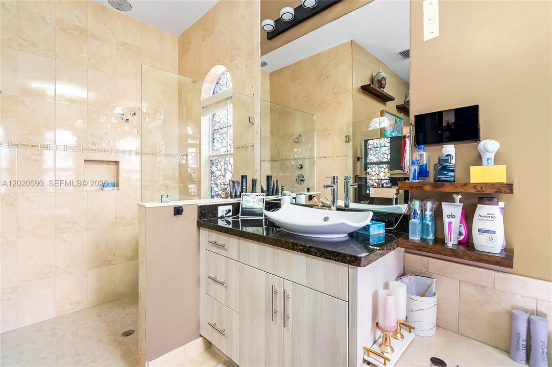 For Sale: $2,199,000 (5 beds, 4 baths, 4104 Square Feet)
