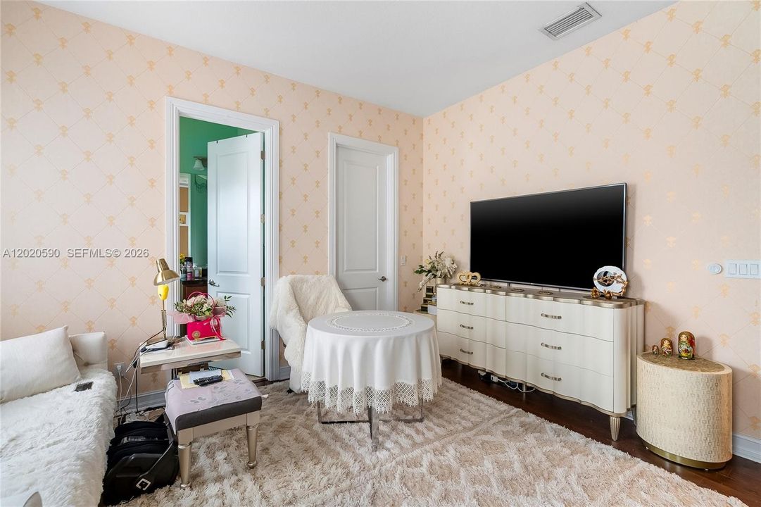 For Sale: $2,199,000 (5 beds, 4 baths, 4104 Square Feet)