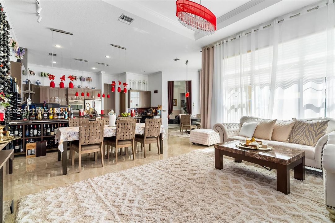For Sale: $2,199,000 (5 beds, 4 baths, 4104 Square Feet)