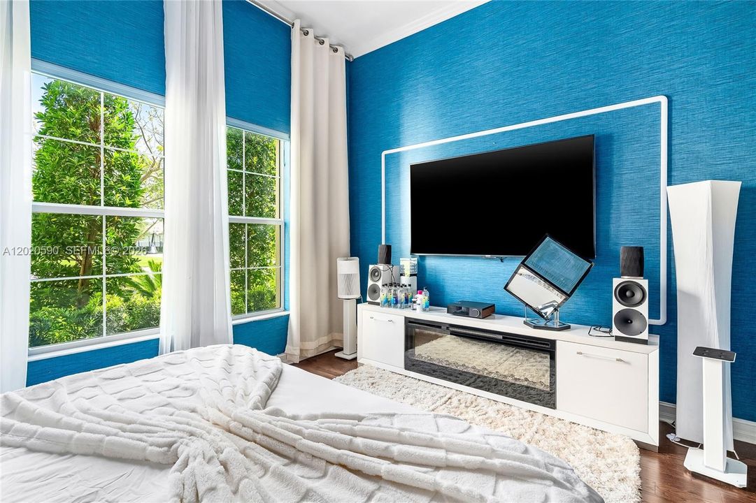 For Sale: $2,199,000 (5 beds, 4 baths, 4104 Square Feet)