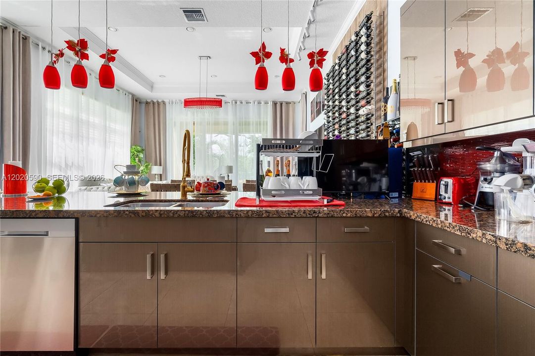 For Sale: $2,199,000 (5 beds, 4 baths, 4104 Square Feet)