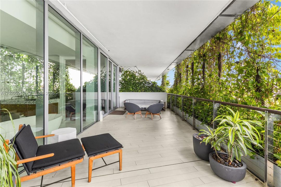 For Sale: $4,299,000 (2 beds, 2 baths, 2000 Square Feet)