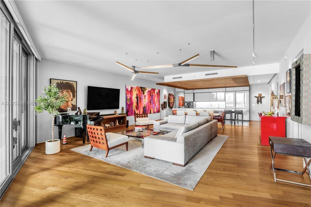 For Sale: $4,299,000 (2 beds, 2 baths, 2000 Square Feet)