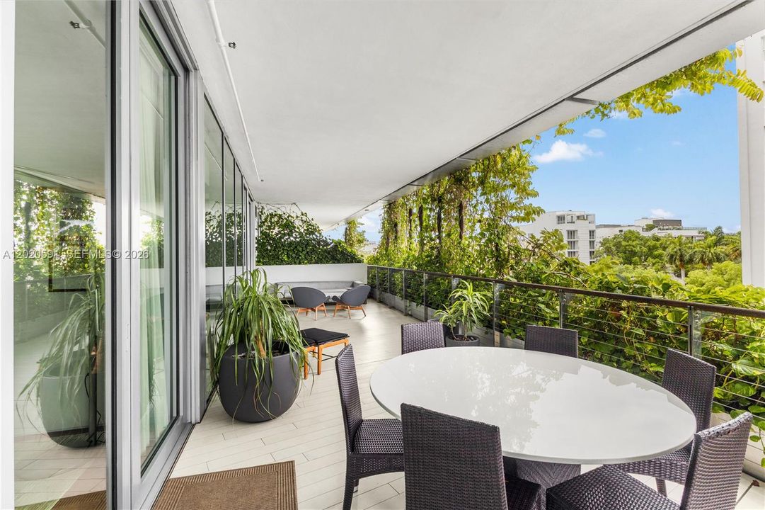 For Sale: $4,299,000 (2 beds, 2 baths, 2000 Square Feet)