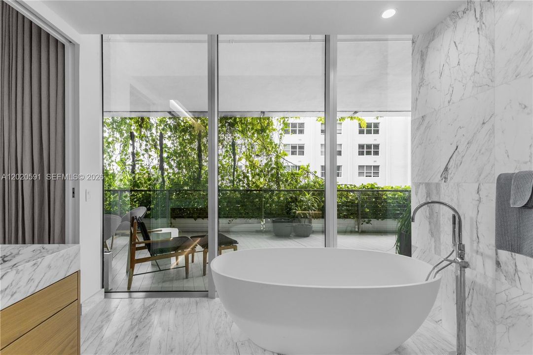 For Sale: $4,299,000 (2 beds, 2 baths, 2000 Square Feet)