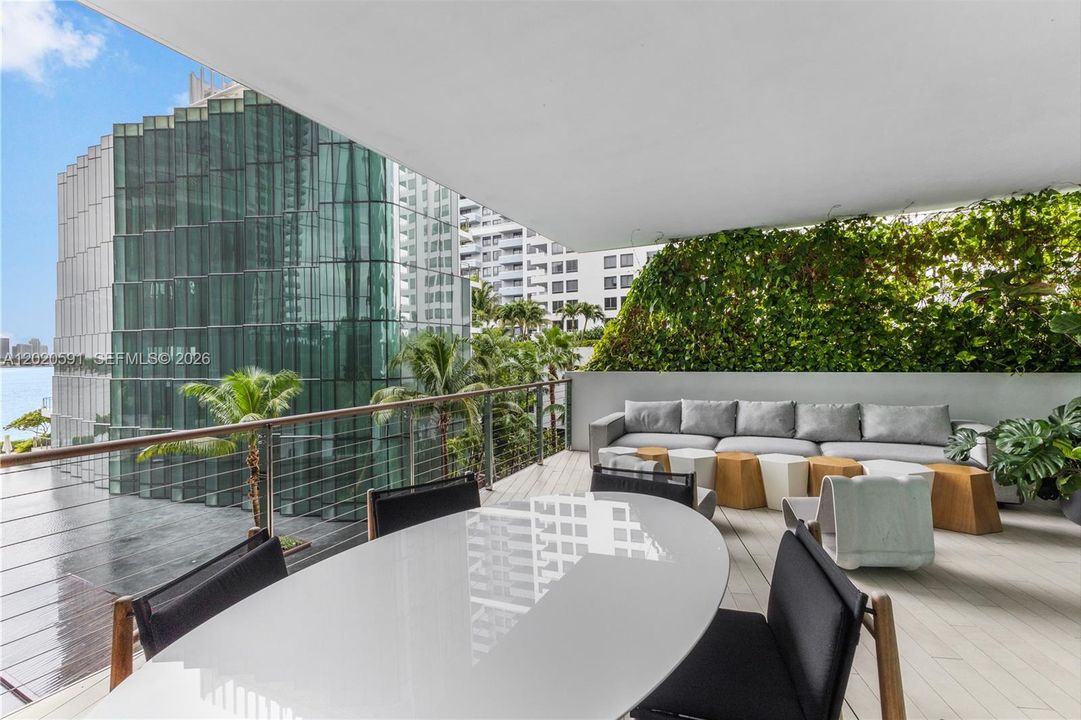 For Sale: $4,299,000 (2 beds, 2 baths, 2000 Square Feet)