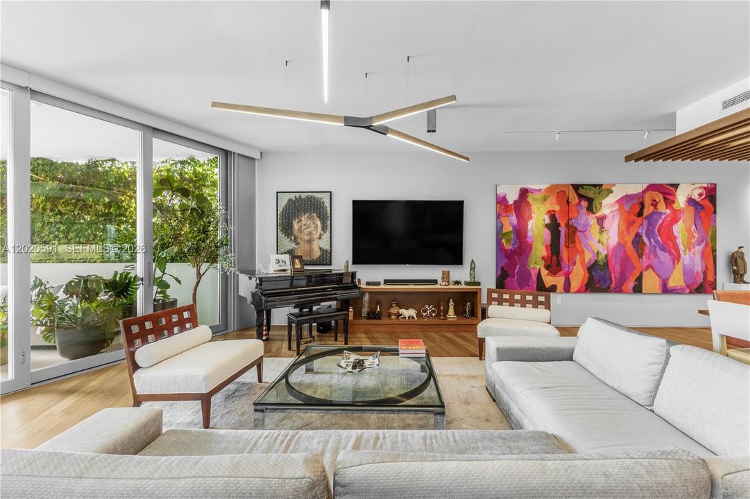 For Sale: $4,299,000 (2 beds, 2 baths, 2000 Square Feet)