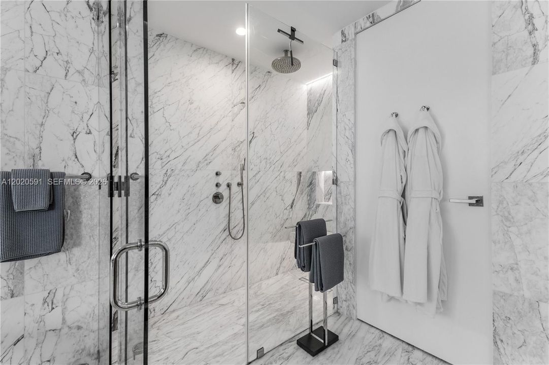 For Sale: $4,299,000 (2 beds, 2 baths, 2000 Square Feet)