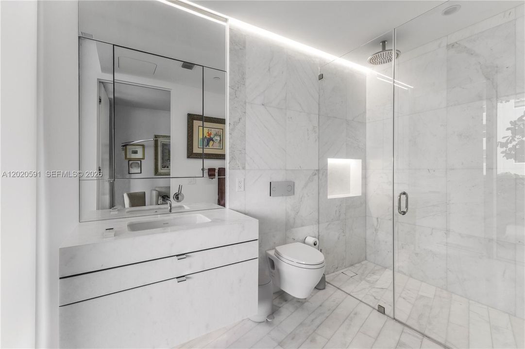 For Sale: $4,299,000 (2 beds, 2 baths, 2000 Square Feet)