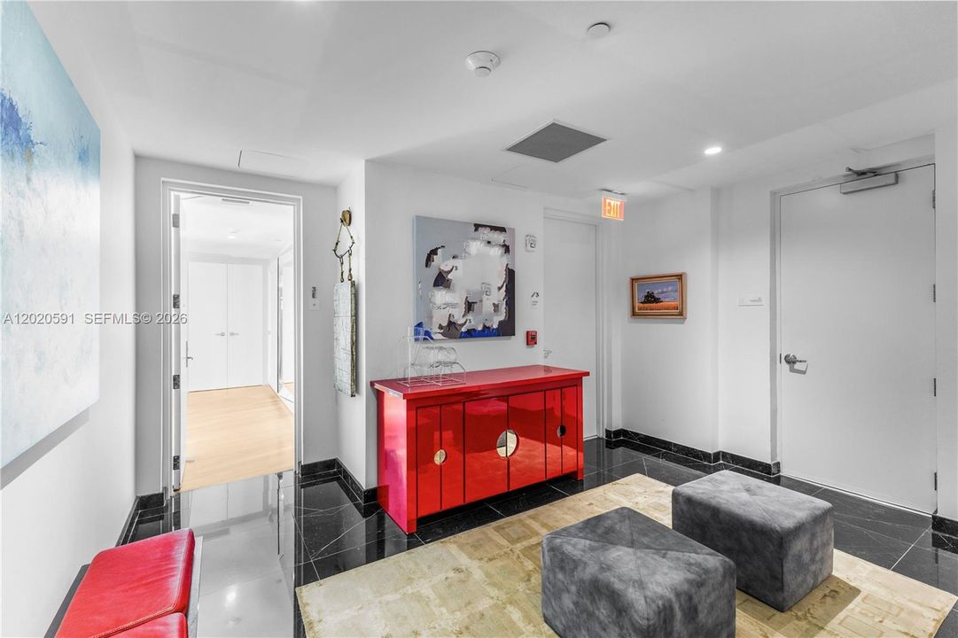 For Sale: $4,299,000 (2 beds, 2 baths, 2000 Square Feet)