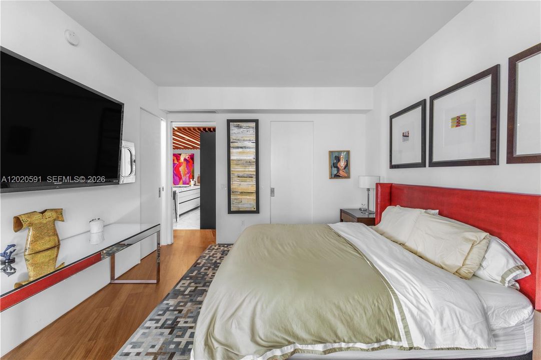 For Sale: $4,299,000 (2 beds, 2 baths, 2000 Square Feet)