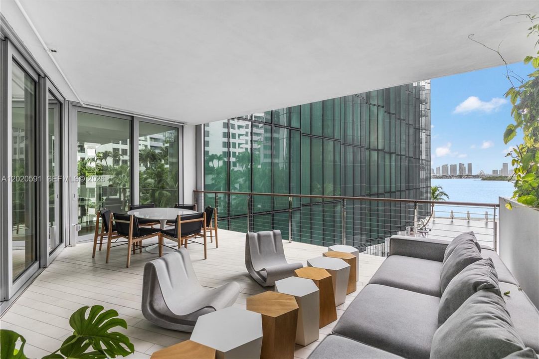 For Sale: $4,299,000 (2 beds, 2 baths, 2000 Square Feet)