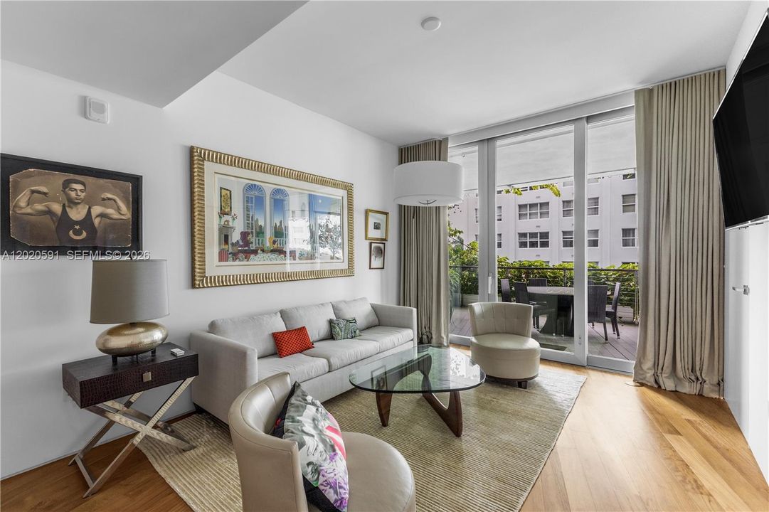 For Sale: $4,299,000 (2 beds, 2 baths, 2000 Square Feet)