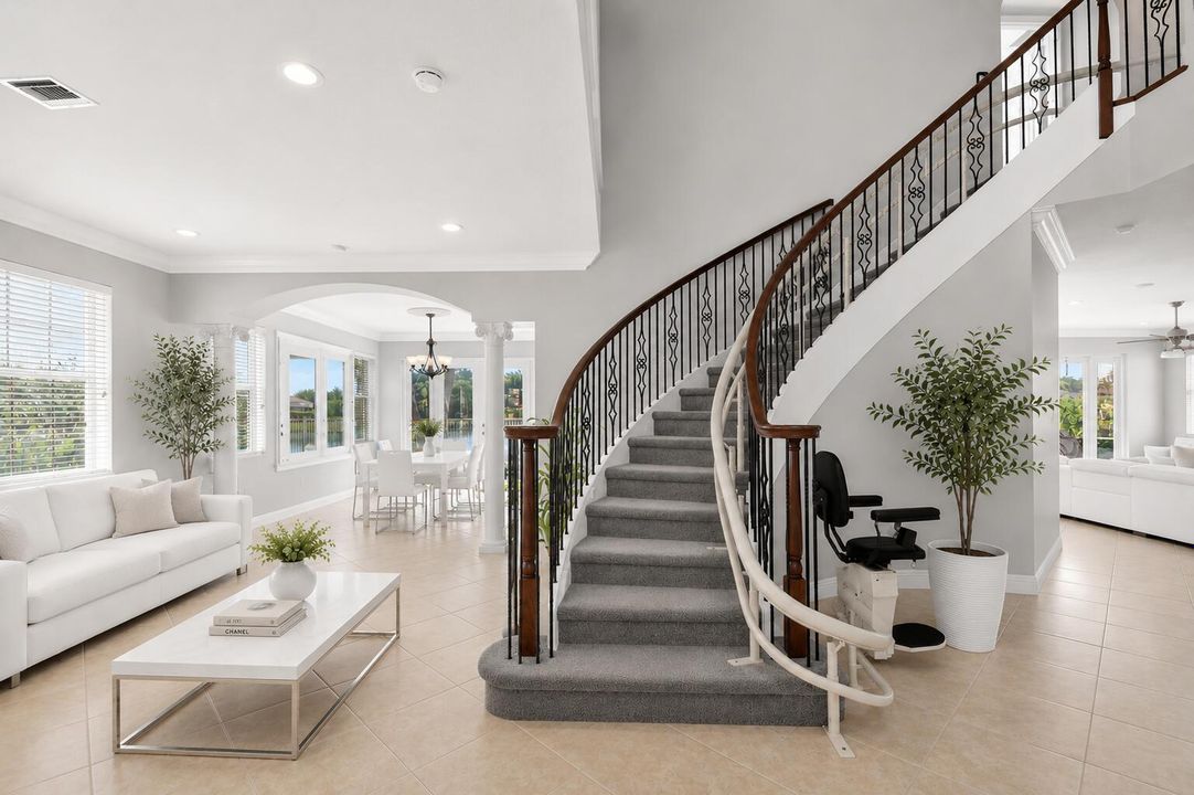 foyer white
