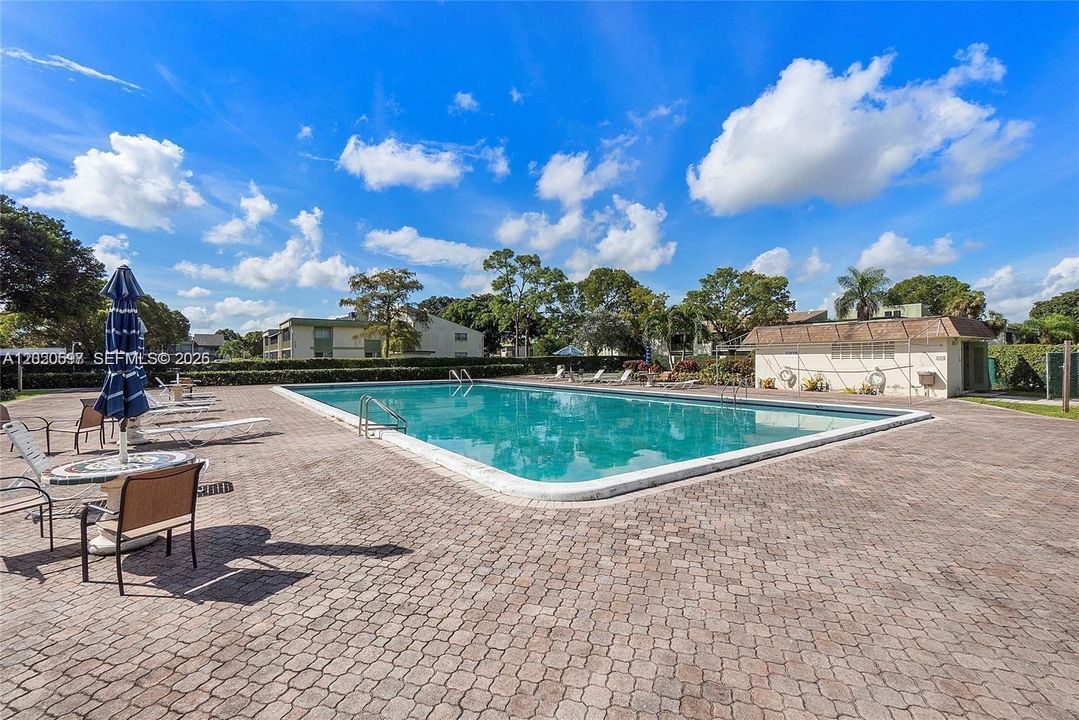For Rent: $1,950 (2 beds, 2 baths, 1085 Square Feet)