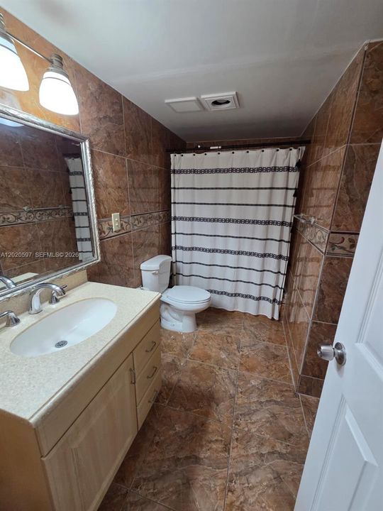 For Rent: $1,950 (2 beds, 2 baths, 1085 Square Feet)