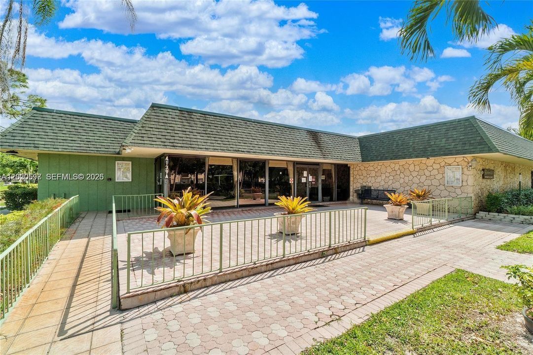 For Rent: $1,950 (2 beds, 2 baths, 1085 Square Feet)