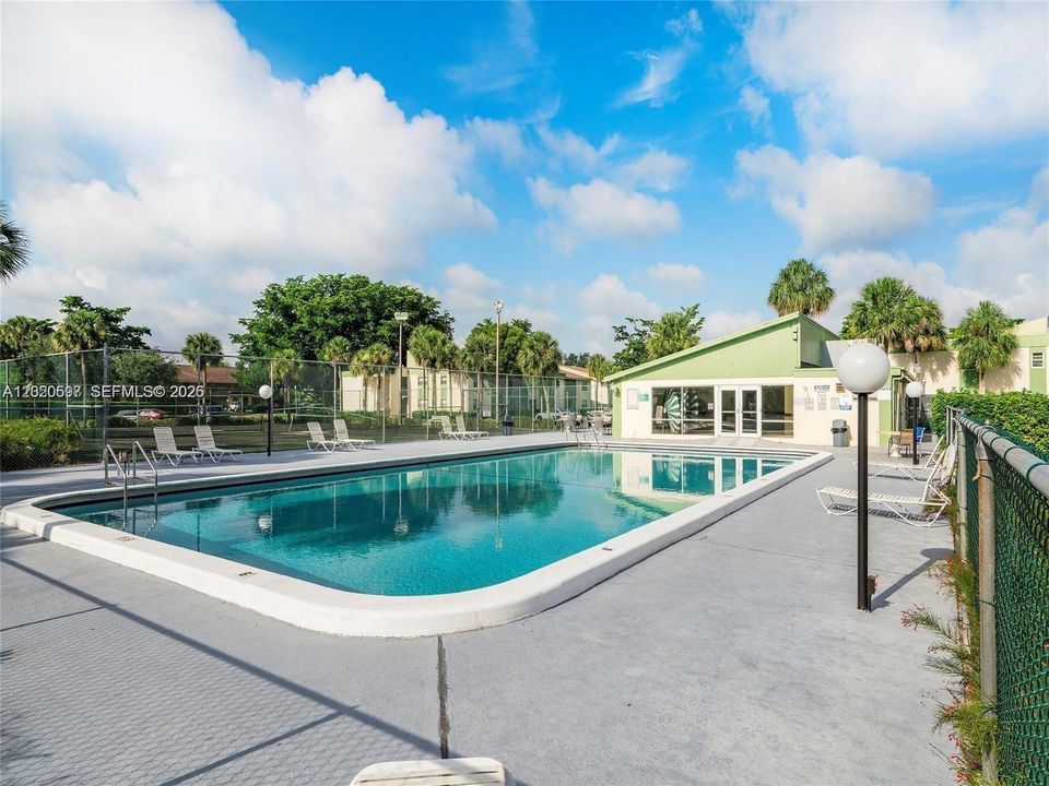 For Rent: $1,950 (2 beds, 2 baths, 1085 Square Feet)
