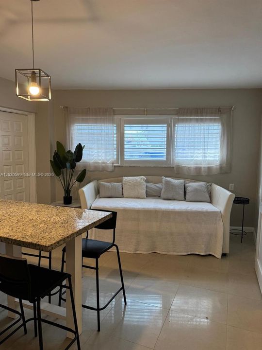 For Sale: $325,000 (2 beds, 2 baths, 357 Square Feet)