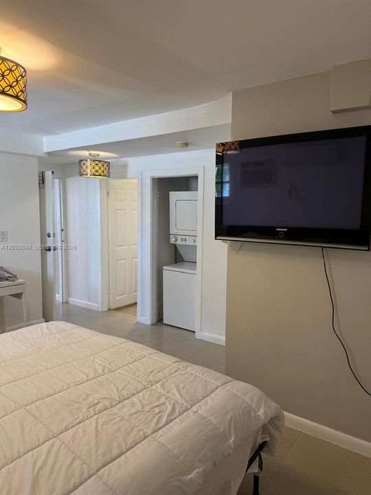 For Sale: $325,000 (2 beds, 2 baths, 357 Square Feet)