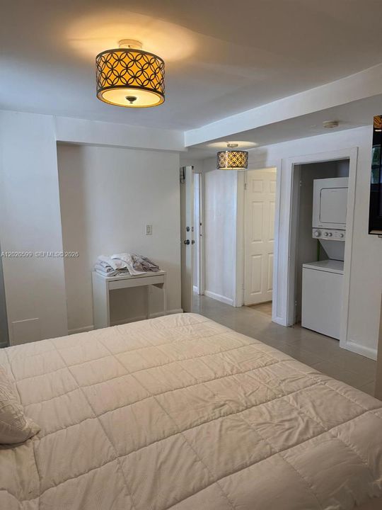 For Sale: $325,000 (2 beds, 2 baths, 357 Square Feet)