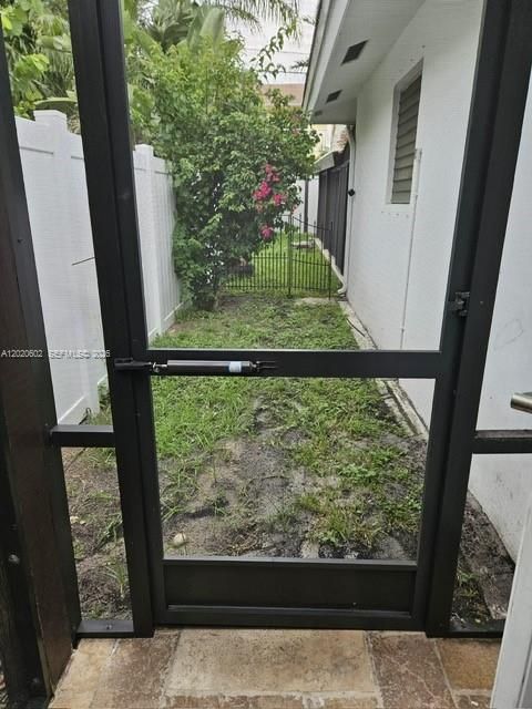 В аренду: $3,500 (1 спален, 1 ванн, 853 Квадратных фут)