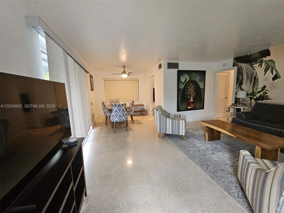 В аренду: $3,500 (1 спален, 1 ванн, 853 Квадратных фут)