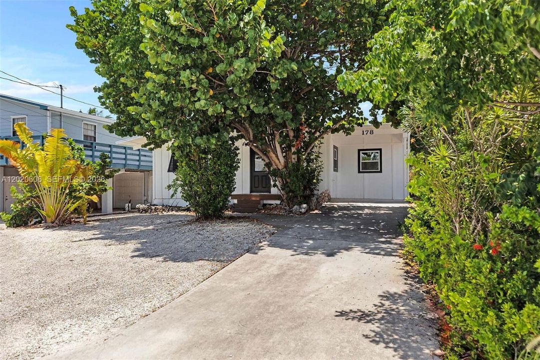 For Sale: $795,000 (4 beds, 3 baths, 1400 Square Feet)