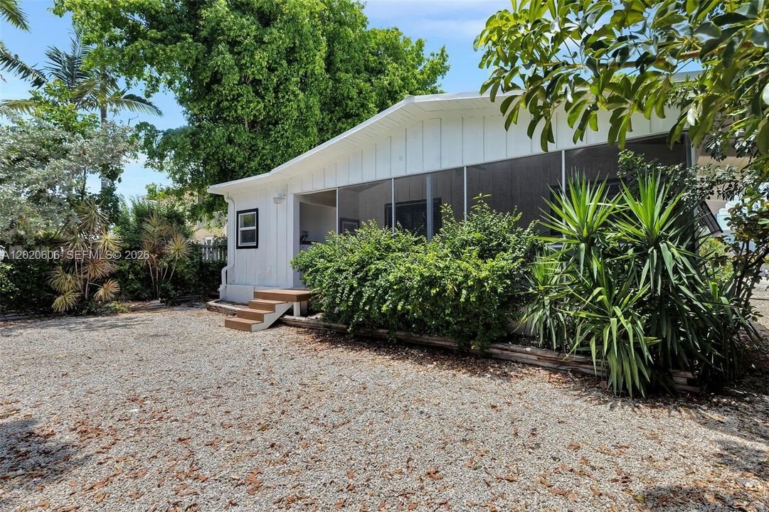 For Sale: $795,000 (4 beds, 3 baths, 1400 Square Feet)