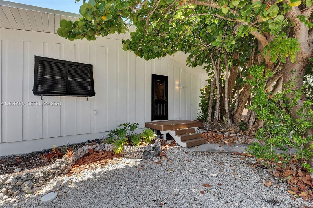 For Sale: $795,000 (4 beds, 3 baths, 1400 Square Feet)